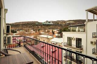 Отель Hotel Sololaki Тбилиси Апартаменты с балконом-10
